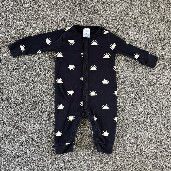 Gerber Other - Gerber Baby Black and White Sun Print Snap Up Footless Sleeper, Size 3-6 Months